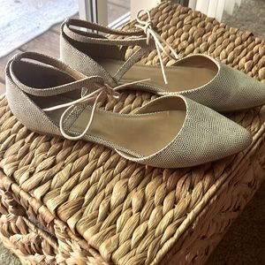 GAP Woman’s flat sandals size 9